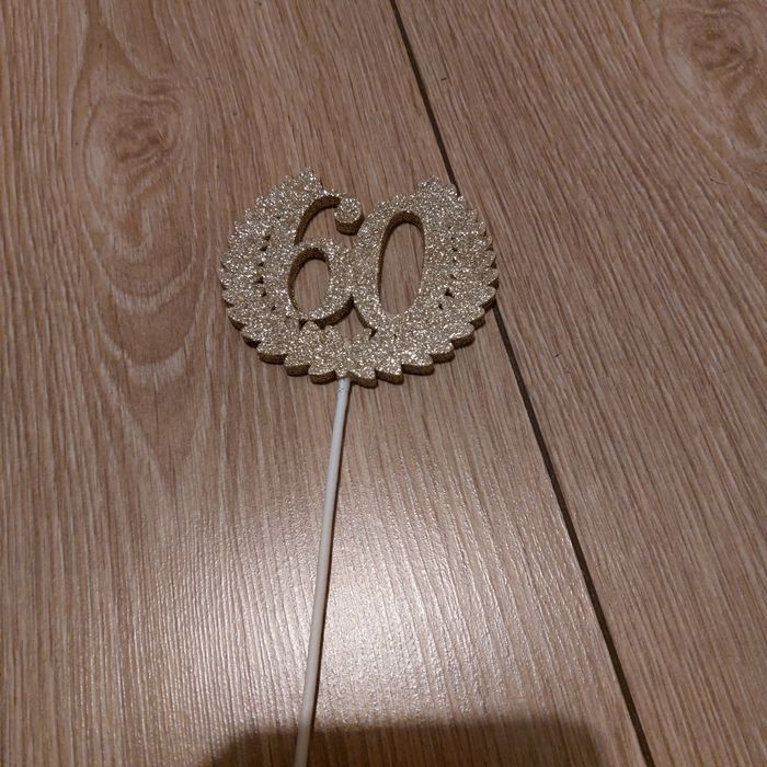 Foliowe balony różowe 6 i 0 oraz złoty toper 60