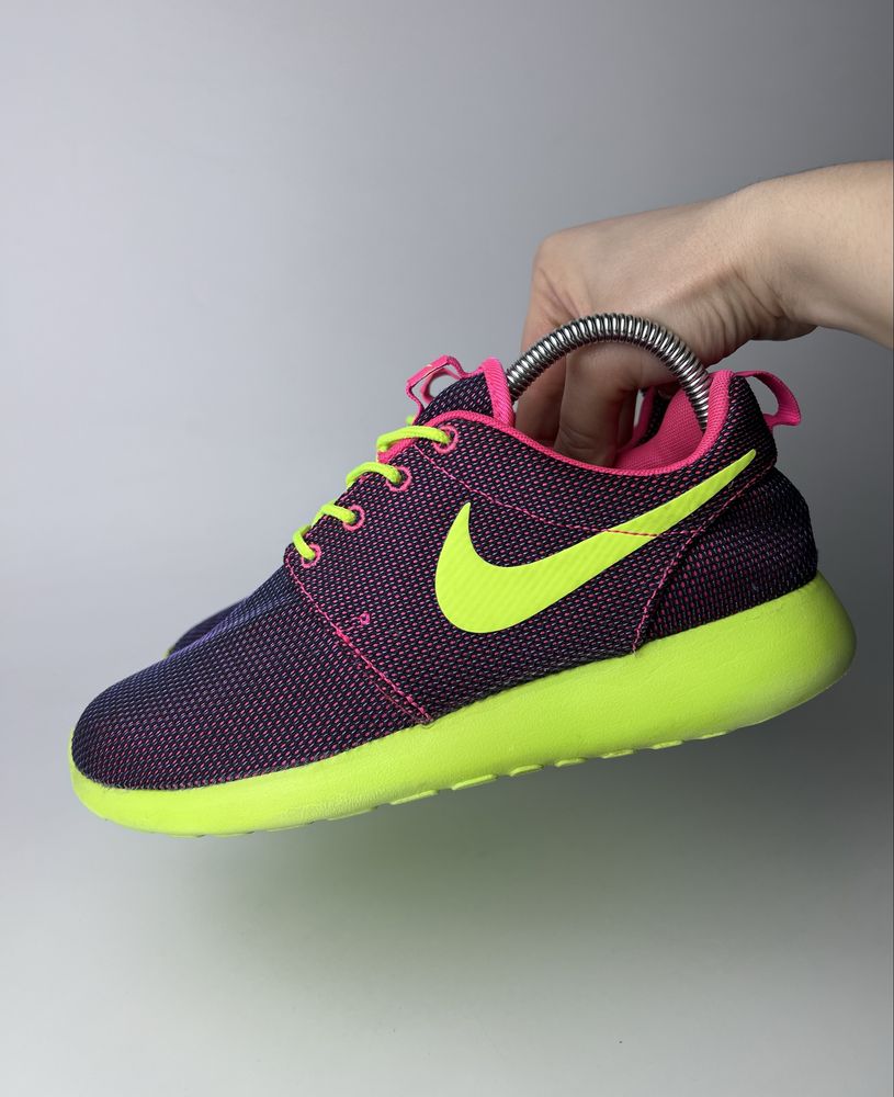38р. Легкі літні кросівки Nike Roshe Run
