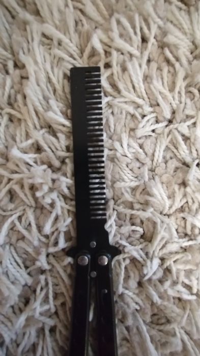 Продам складний гребінець, в стилі ножика метелика