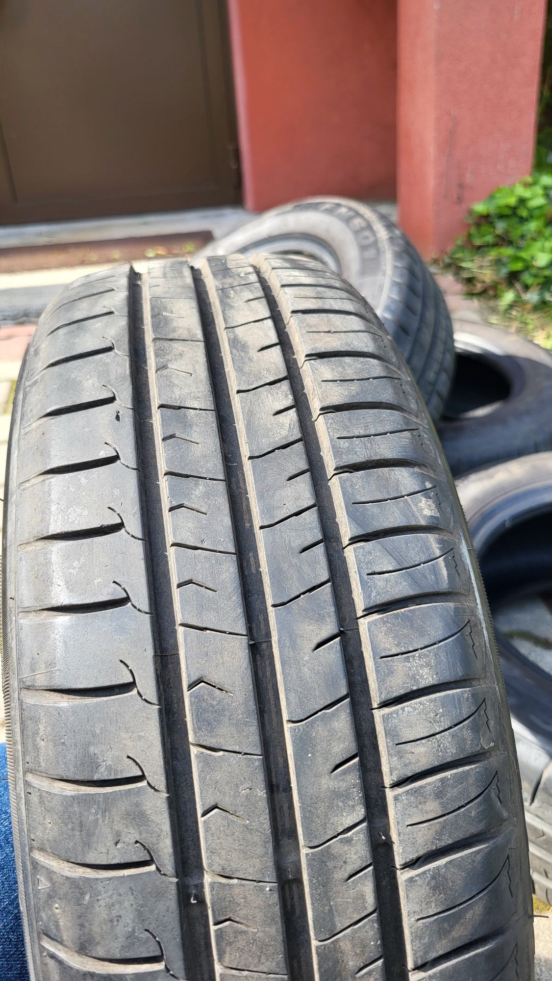 Opony 185/60 r14 jak nowe