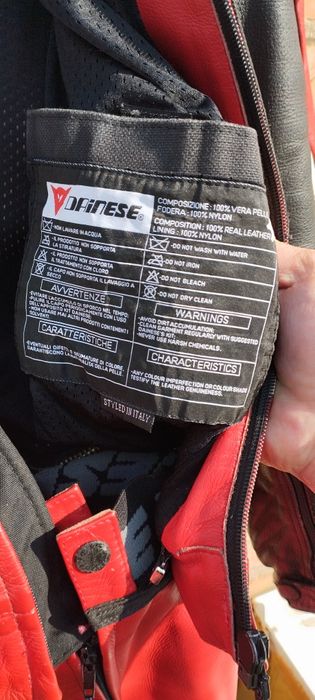 Мотокостюм dainese.