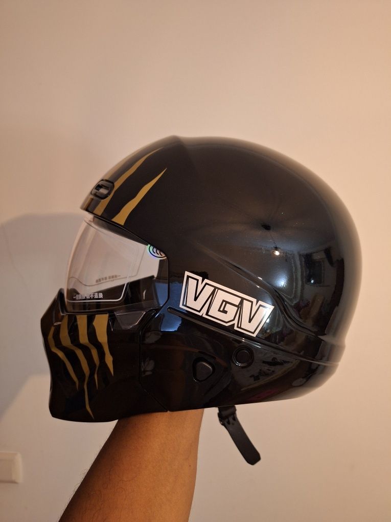 Capacete tam. M (NOVO)