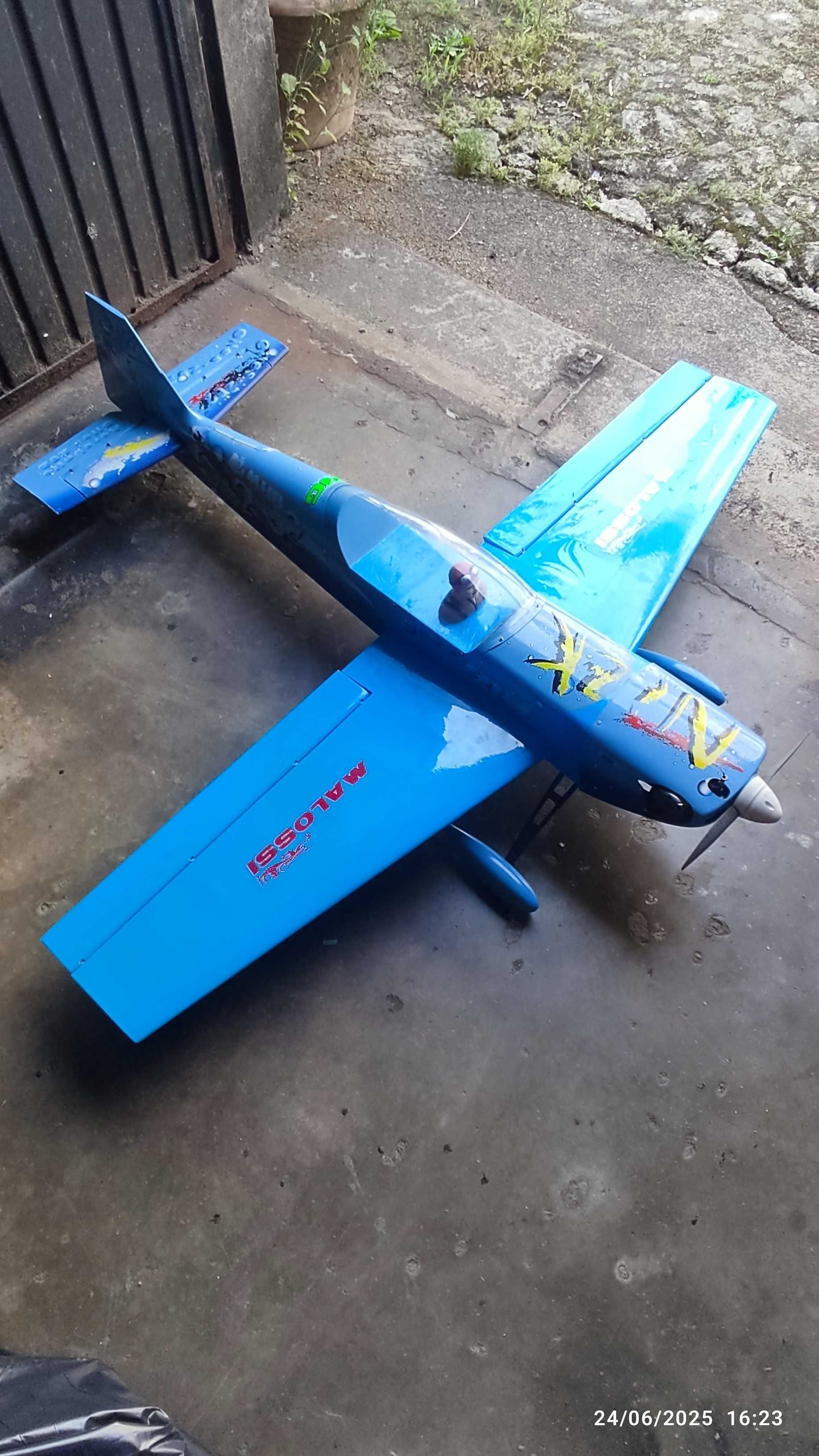 Avião a Gasolina