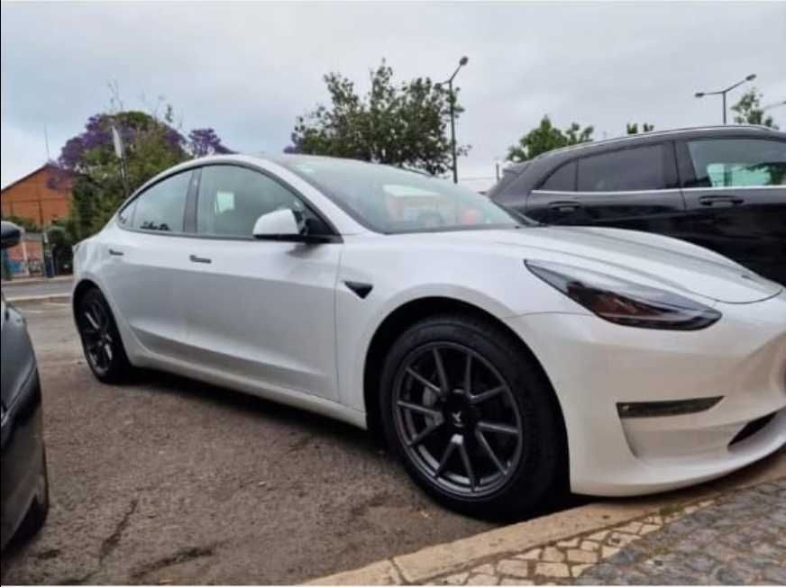 Motorista TVDE tesla