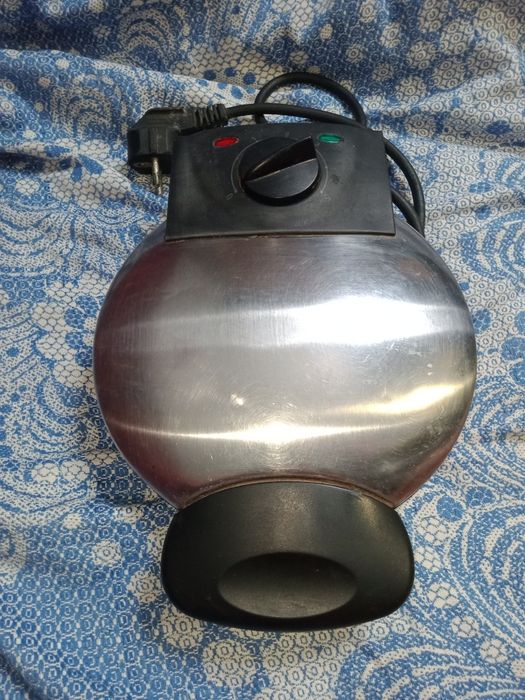 Вафельница.1200 ватт