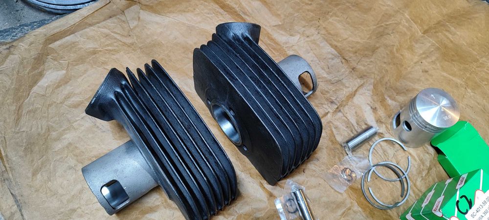 Cylindry CZ 350 Jak nowe po szlifie 6V żeliwne cylinder prawy lewy