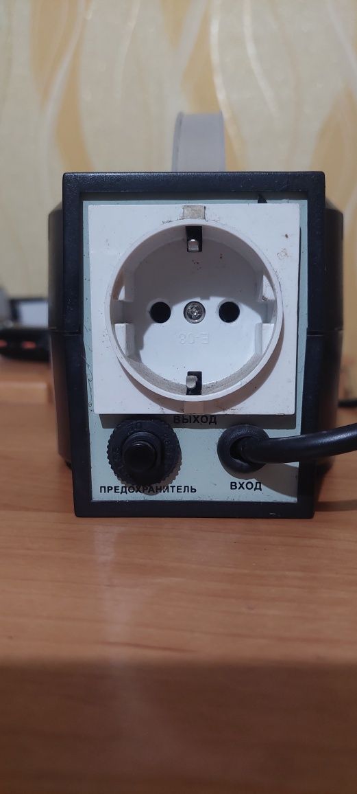 Продам автоматический стабилизатор напряжения  Luxeon - AVR 500 D
