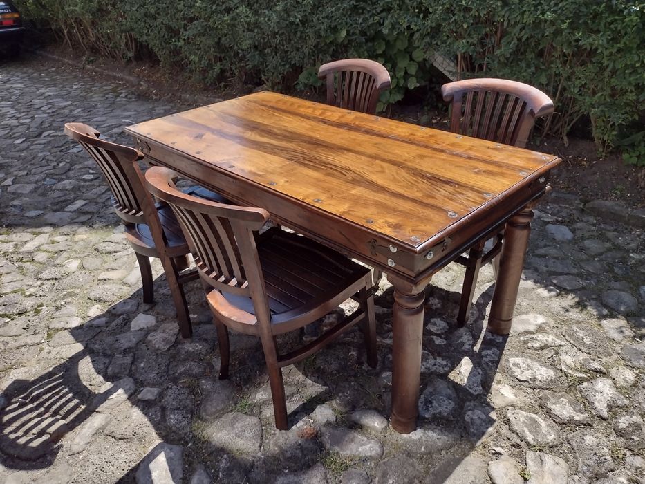 Stół kolonialny z 4 krzesłami