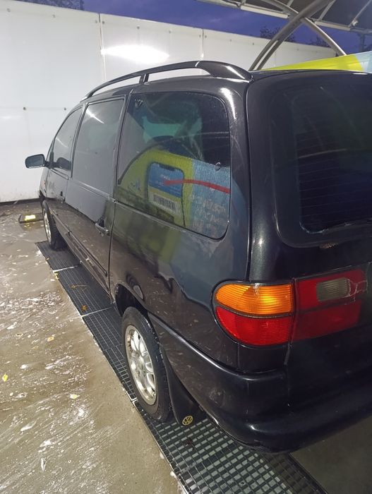 Продам Фольксваген Шаран  бензин 2.0 Л.