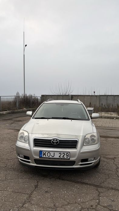 Toyota Avensis 2.0 дізель в гарному стані