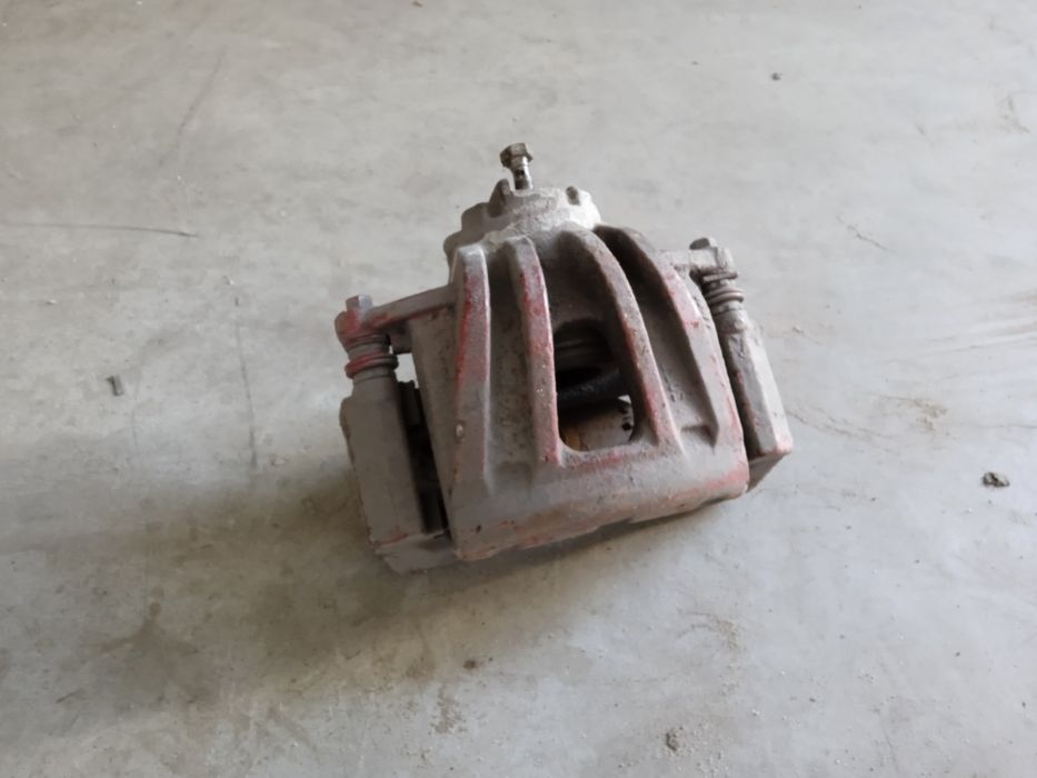 Jeep Cherokee Liberty kJ 2.8 CRD zacisk przód przedni prawy