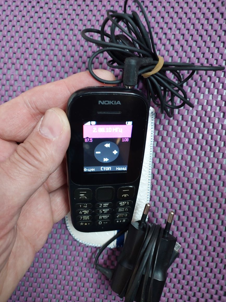 Nokia 105 ТА-1010 рабочий с батареей, зарядкой, наушниками, чехлом