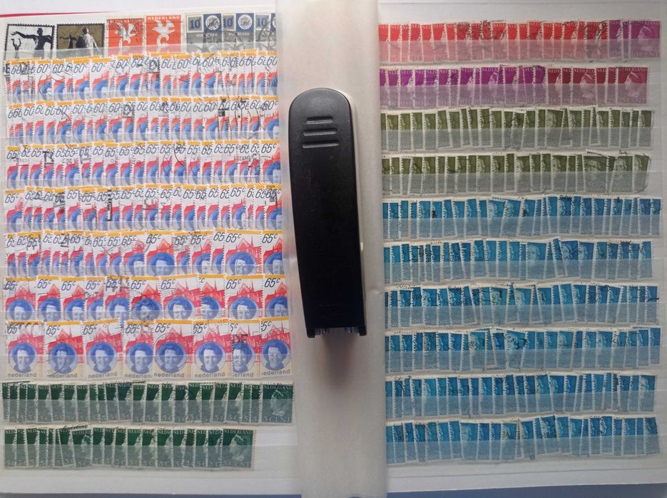 Znaczki pocztowe - Holandia - Nederland - 4533 sztuki + klaser.