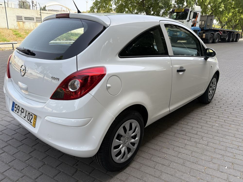 Opel corsa 1.3 Van Ano 2014 Excelente estado 170 mil kms