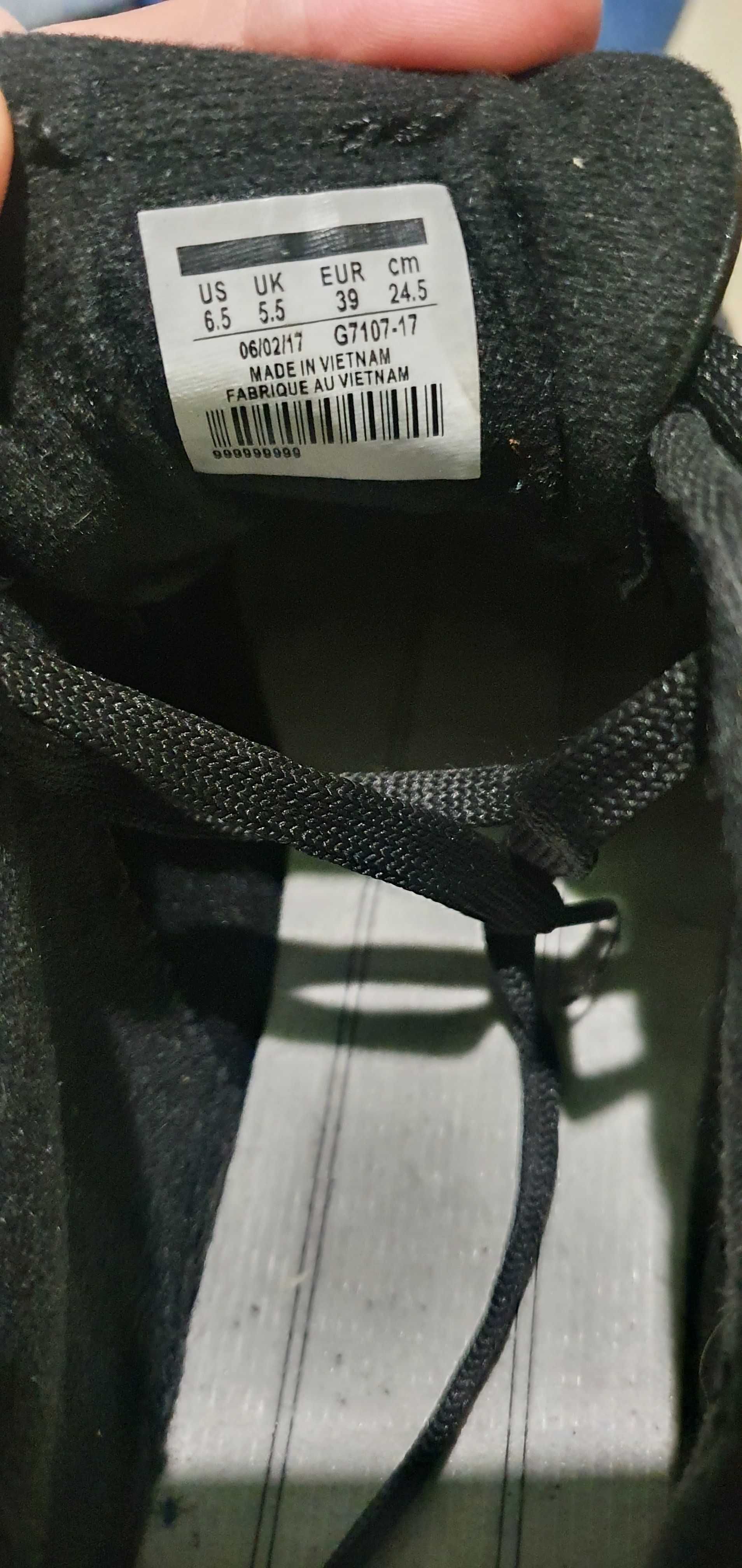 Nike Air Max  черные размер  39 по стельке 24.5 см.