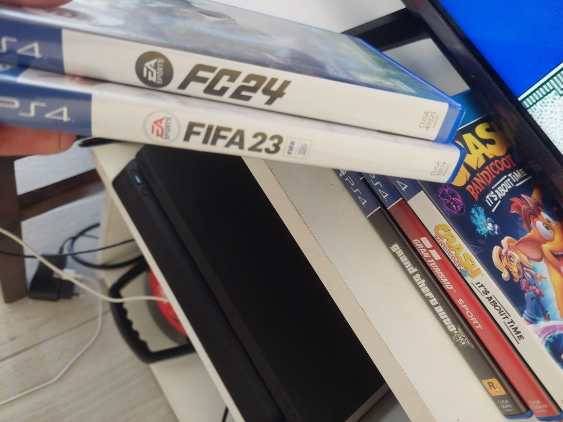 Playstation 4 com muitos extras