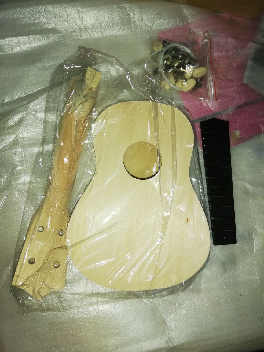 Kit de ukulele para personalizar e construir.