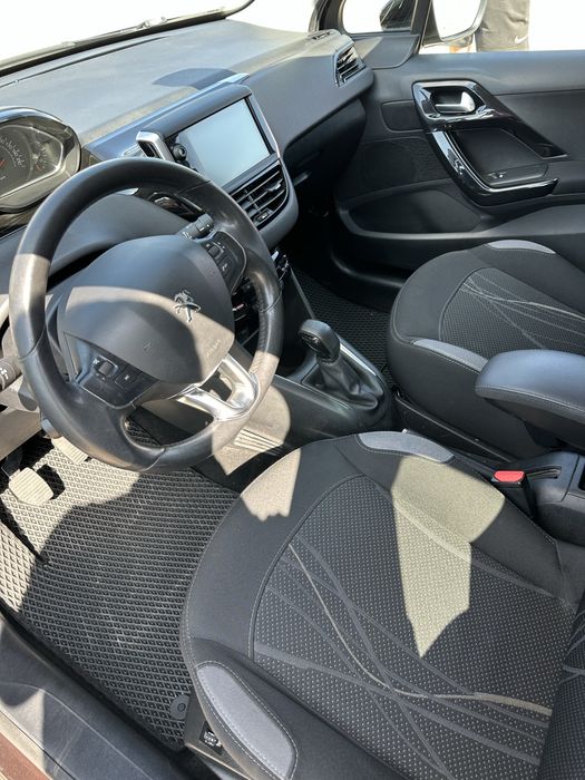 Peugeot 208 2013