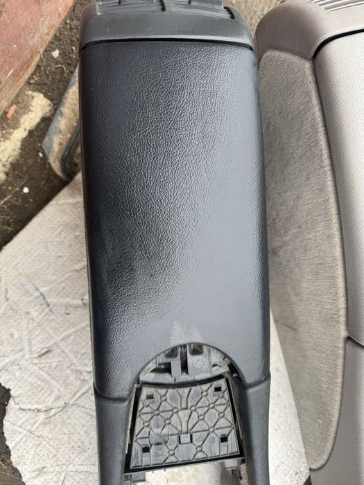 Подлокотник  оригенал Мерседес мл 164