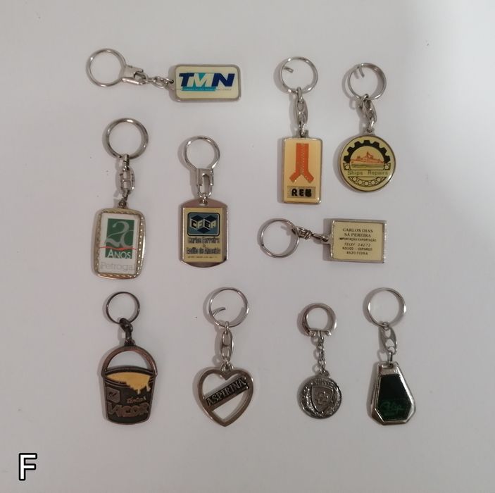 Conjunto 10 porta-chaves em metal, transportes, jornais, marcas, saúde