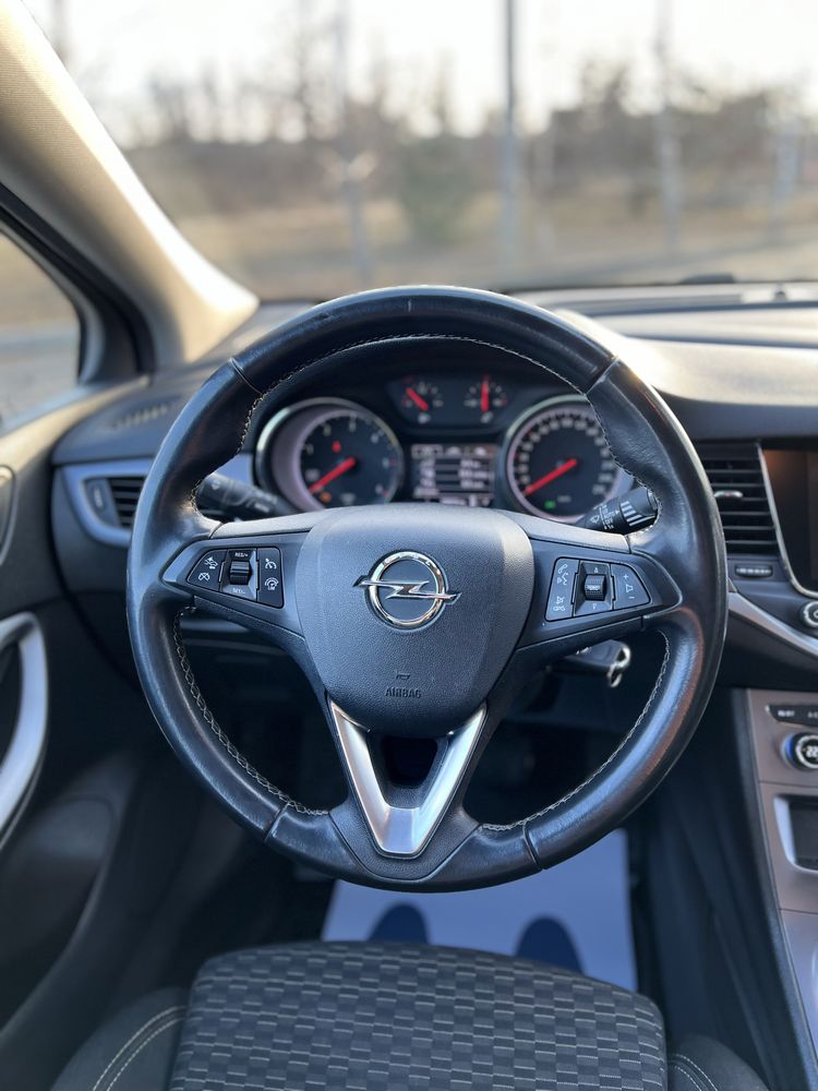 Opel Astra K Sports Tourer 2019, Автомат