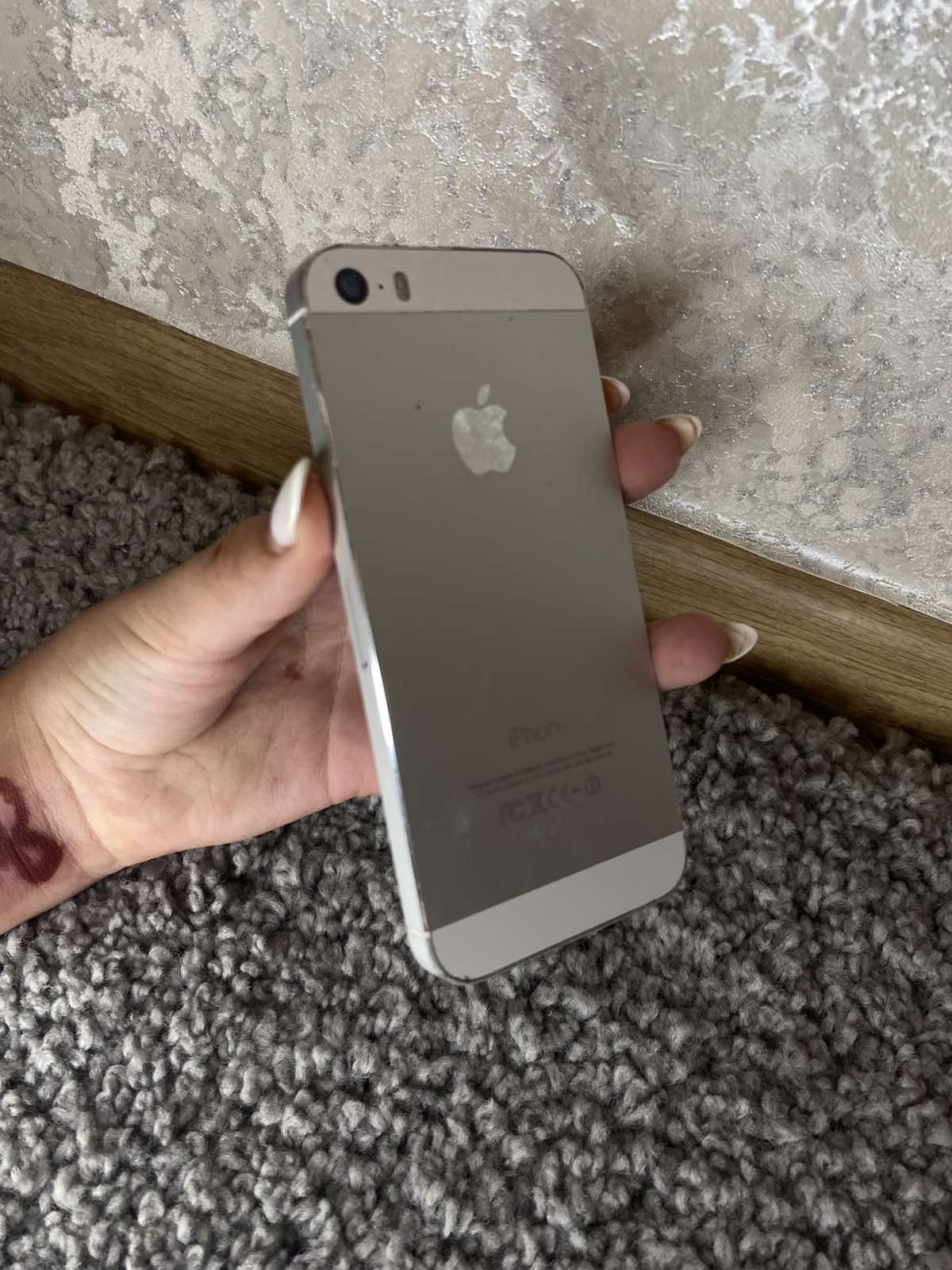 Продаю iPhone 5s