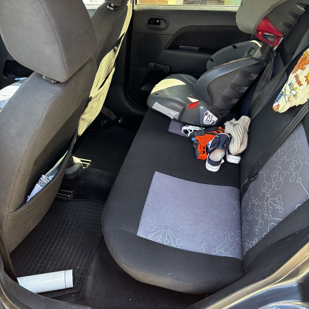 Продам авто Ford Fiesta 2007 1.4 бензин автомат робот