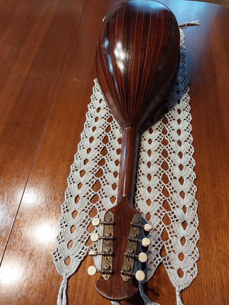 Stara mandolina instrument