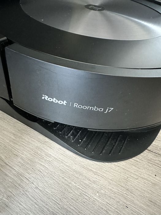 Robot aspirador Roomba j7+ com esvaziamento automatico e wifi