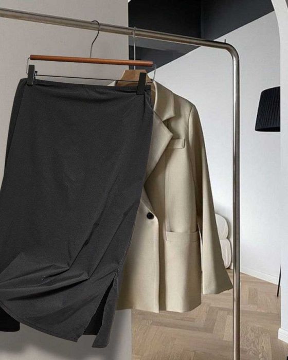 Стильная чёрная юбка миди Uniqlo с разрезами, р. S