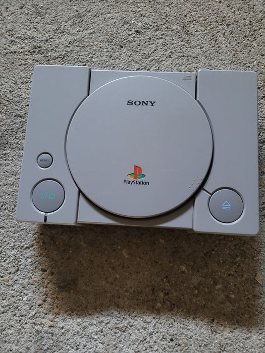 Playstation 1 com dois comandos