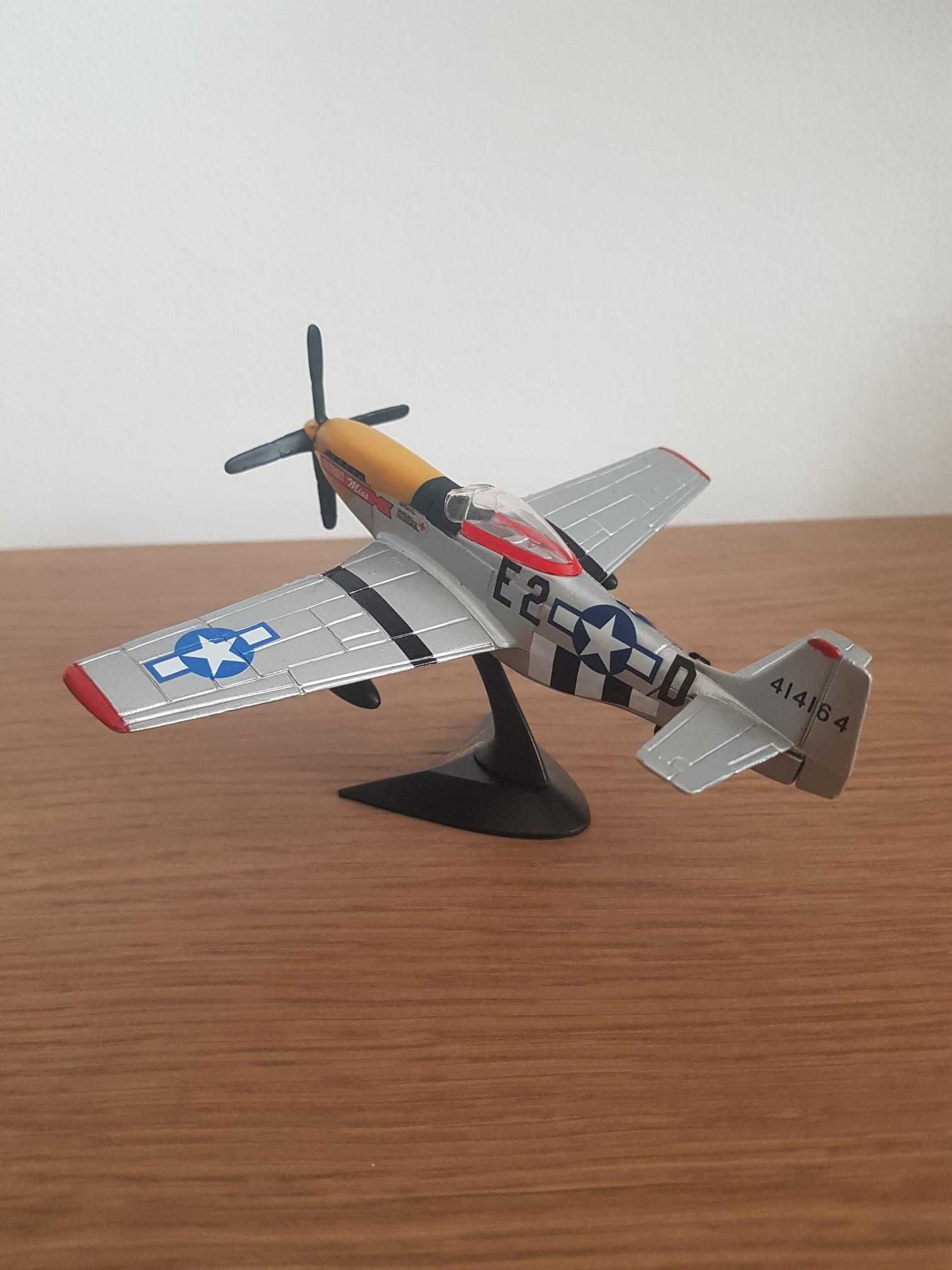 Miniatura (Escala 1:72) Avião Mustang P-51D (NOVO)