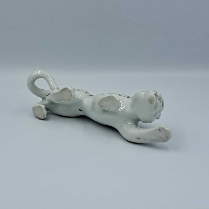Figurka porcelanowa tygrysa, Ćmielów, lata 60. XX w.