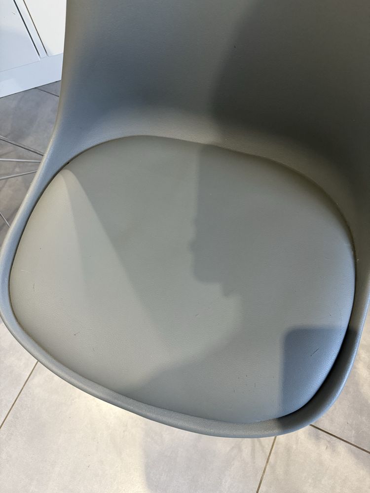 sprzedam 4 krzesla szare agata meble