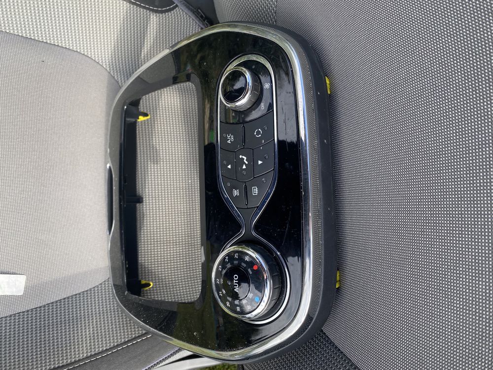 Ramka radia renault captur l