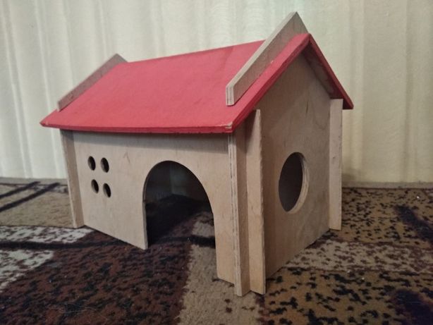 Деревянный домик для хомячка