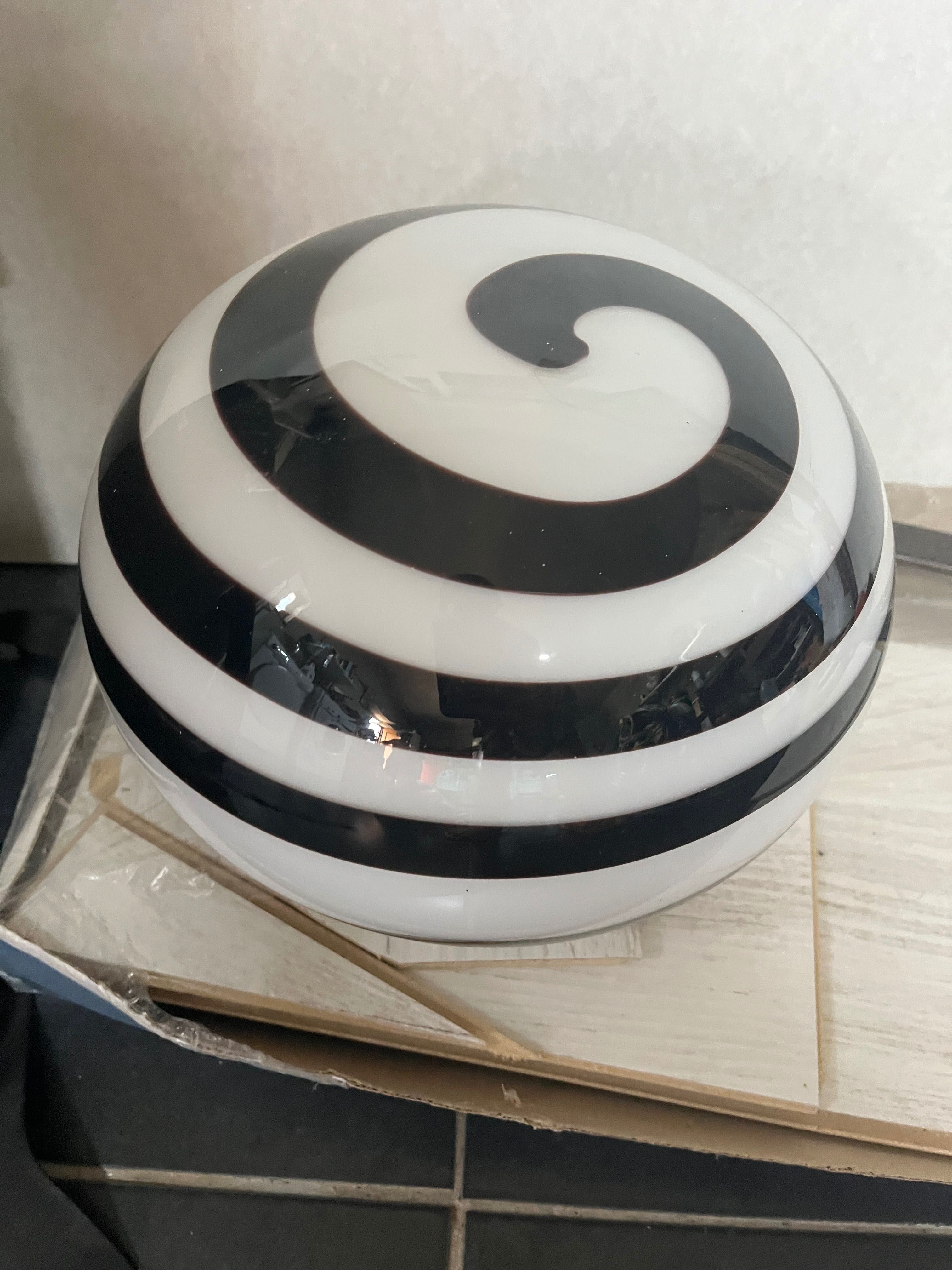Spiral lamp cover