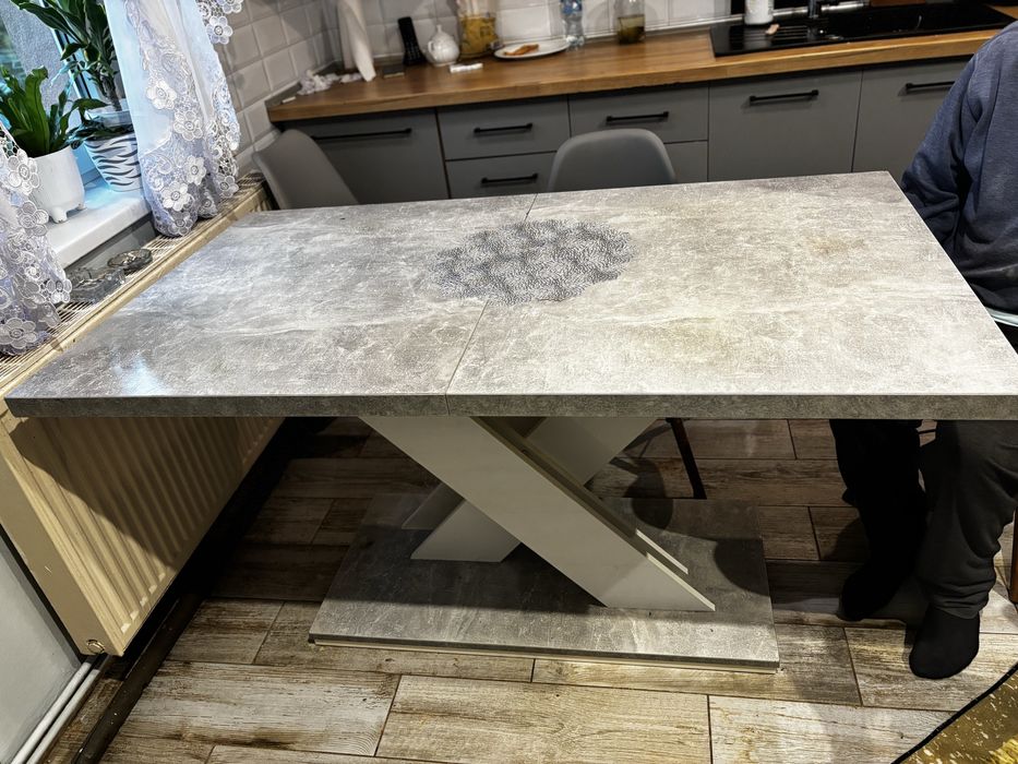 Stół kuchenny jadalniany z krzesłami