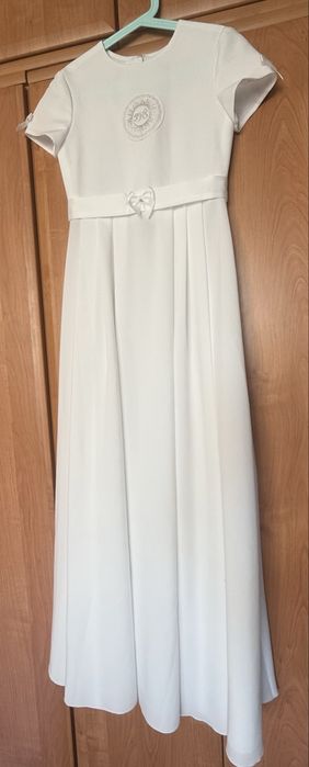 Sprzedam piekna albe 134/140