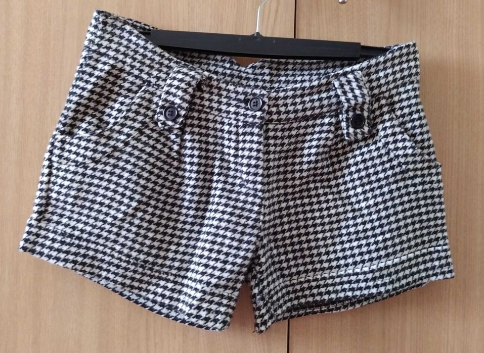 Vestidos, saias e calções em excelente estado