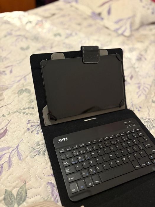 Tablet Lenovo de 10 Polegadas . Oferta de teclado e 2 capas