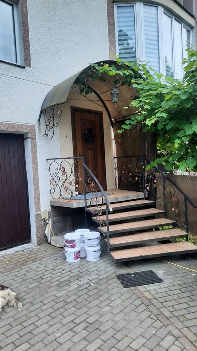 Дашок над дверима