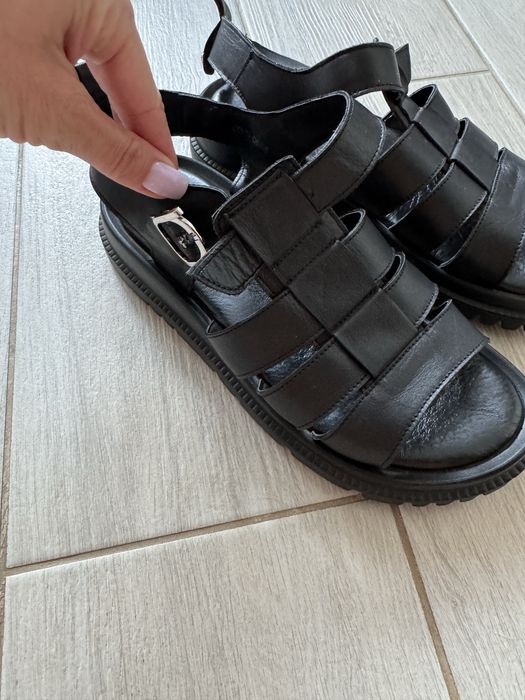 Продам босоніжки у відмінному стані!