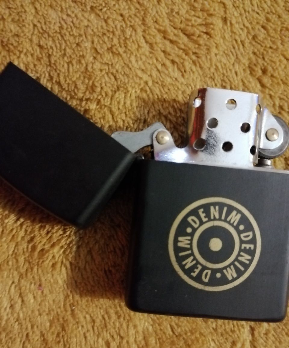 Vendo Isqueiro DENIM novo.