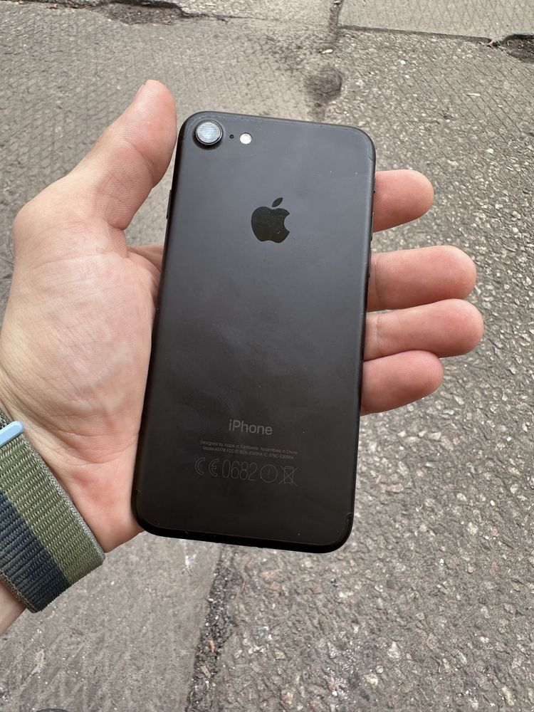 Продам iPhone 7 на 128 Gb