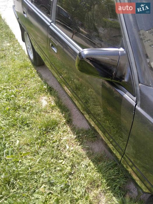 Автомобиль Опель омега