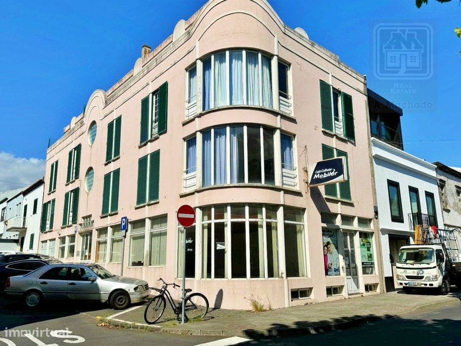 Amplo Edifício Para Venda Com Área Comercial, Armazém E 9 Apartamen...