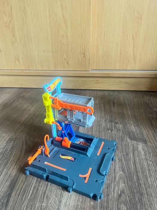 Hot wheels city, track.