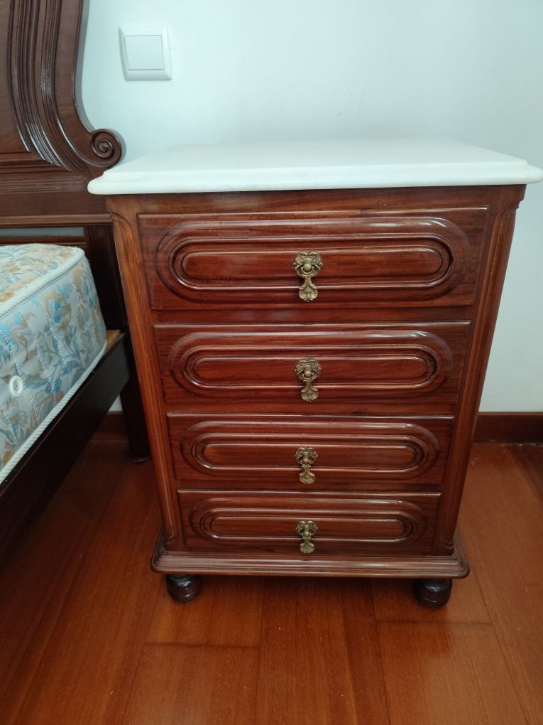 Cama de Casal estilo antigo