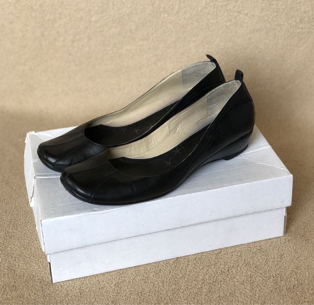 Фирменные кожаные женские туфли Clarks, 40 размер (26.5 см)